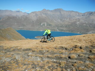 Lago del Moncenisio sullo sfondo