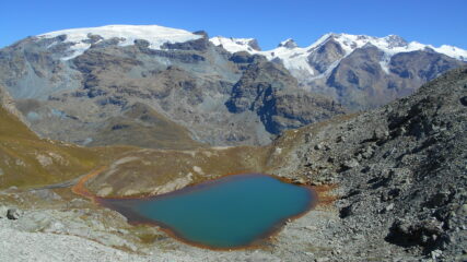 Dopo il colle della Croce la vista si apre su Lago Verde e Rosa