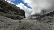 Il paesaggio incredibile a metà discesa verso il rifugio