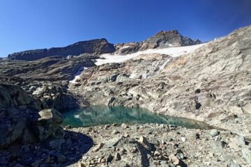 Laghetto appena sotto il fronte glaciale