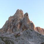 La Torre Pradidali è l'evidente guglia staccata