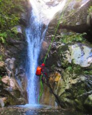 Ultima calata, utilizzato un albero in alternativa ai due punti scollegati con maglie rapide e deviatore (duro da recuperare)