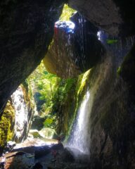 C12 con sifone, la sosta è in alto a sx un po' nascosta, non lanciare la corda di calata troppo in avanti 