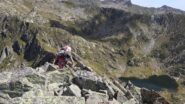 Salendo la cresta verso la cima.