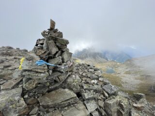 In cima con vista laghi