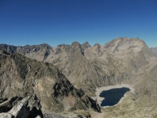 dalla cima verso l'Argentera, con il lago del Chiotas rimpicciolito
