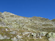 A ds. la cima salita (estremità est della Crete de la Tsa), di fronte al Mont de la Tsa