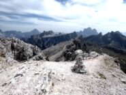 Panorama verso Nuvolau e Croda da Lago, con Antelao e Pelmo sullo sfondo.