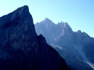 Dalla vetta in primo piano il Lungkofel e sullo sfondo il Picco di Vallandro.