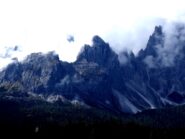Da Malga Nemes verso la Croda Sora i Colesei.
