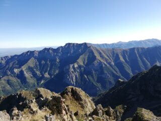 Dalla cima verso Bussaia e Alpi Liguri