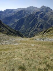 Quasi sulla dorsale, sguardo verso il fondovalle: dopo 4 ore di ravanamento la 