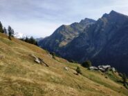 Sopra l'Alpenzu prima di addentarci nella parte impervia.
