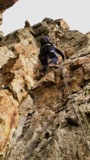 Il breve diedro poco sotto la cima