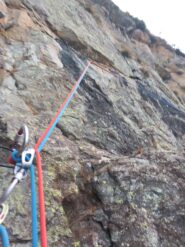 Il tiro dove si scende per arrivare in sosta e si fa sicura con corda alta