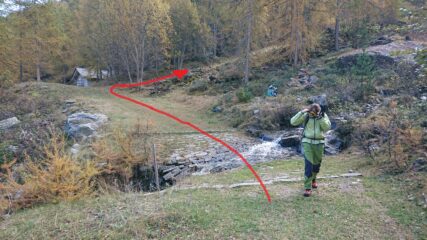 Si abbandona la stradina dopo il torrente