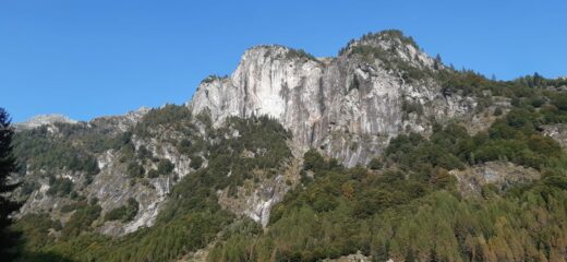 Precipizio di strem, a destra la ragnatela