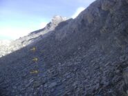 dopo il colletto, traccia su pietraia in direzione nord-est