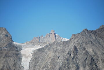 L’Aiguille du Midi tele-vista dalla vetta
