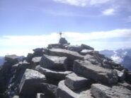 Sbucando sulla brevissima cresta nord