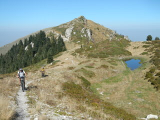 Cima Piastra 1858 m. sullo sfondo