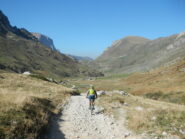 in discesa verso la Porta Pian Marchisa e poi  su sterrato e asfalto verso Prea