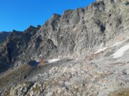 Quel che resta dei nevai e l'attacco della via