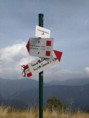 la segnaletica sulla dorsale di discesa