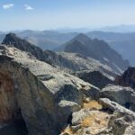 L'ampia cresta Sud su cui si risale dopo la sella di Brocan