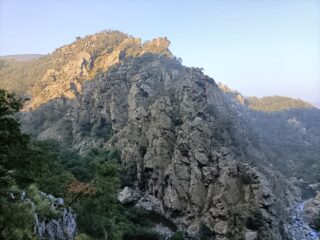Le Rocche viste dal sentiero di arrivo