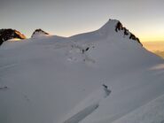 Punta Gniffetti con la Capanna Margherita e a sx la Zumstein.