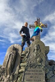 In vetta prima della folla. 