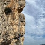 Traverso su cengia fino alla base del diedro della OPEC