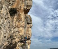 Traverso su cengia fino alla base del diedro della OPEC