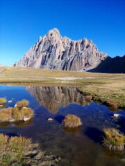 la Meja si specchia nel laghetto