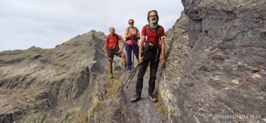 Sentiero per la cima con tratti aerei 