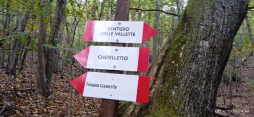 Palina dove si lascia il Sentiero delle Vallette 