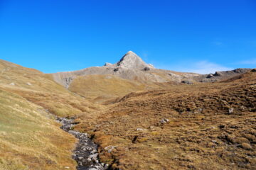 La piramide del Pan di Zucchero scendendo al Refuge Agnel
