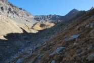 L’entrata e l’attraversamento del canalone; sullo sfondo il Col Lauson