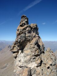 il torrione dell anticima e il passaggio sulla dx