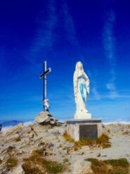 la Madonnina e la croce di vetta