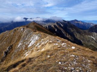 Ultimo tratto di salita con il cielo che si sta coprendo.