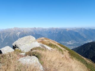 Sguardo sulla Valle dalle prime rocce della cresta