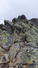 Bella roccia sempre sul filo di cresta