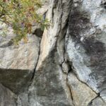 Fessura d'attacco sulla sinistra, la variante sulla destra