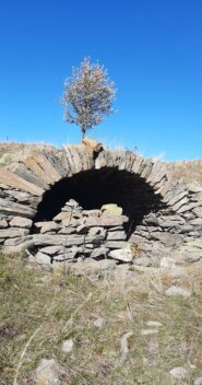 bellissima costruzione nei pressi del bivio per la discesa su Grangetta