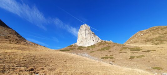La curiosa guglia della Pera Puntua