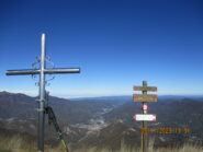 Groce e palina sulla vetta del Galero