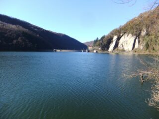 Lago e diga