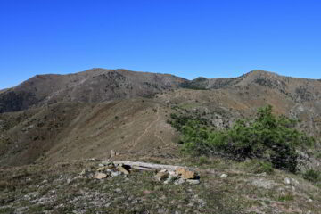 Monte delle Figne e monte Taccone dalla vetta del Bric di Guana